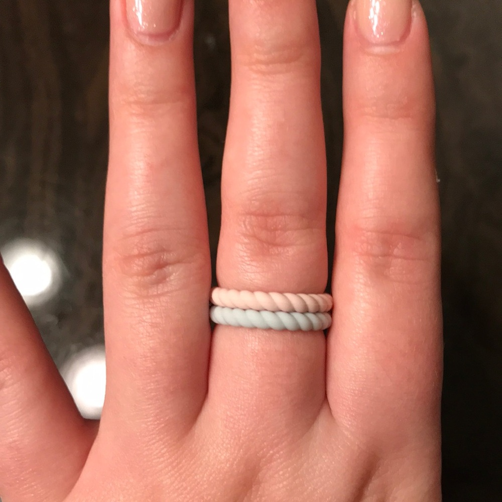 Light pink and Grey ENSO silicone rings 💓